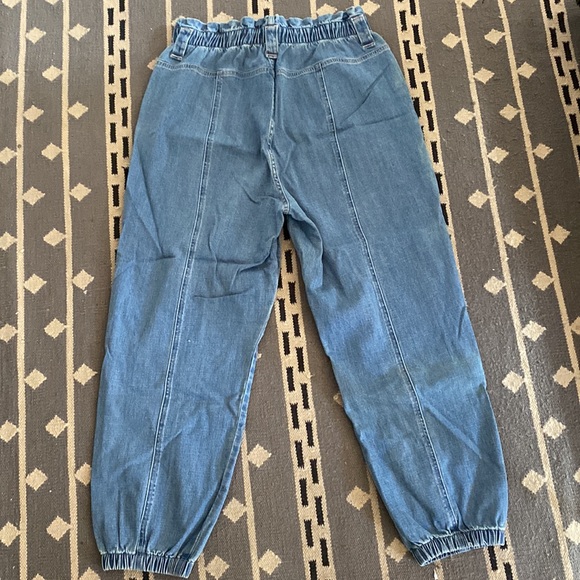 Frayed Jogger Jeans - Picture 5 of 9